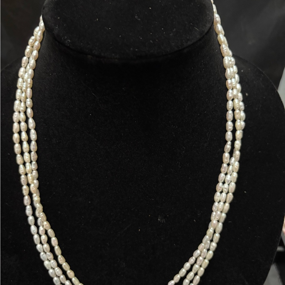 Elegant Pearl Necklace with Sterling Silver clasp